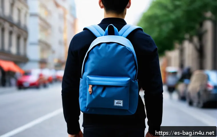 Herschel 백팩의 클래식 모델 리뷰 - A sleek, modern Herschel Classic backpack displayed in an urban setting during daylight, showcasing ...